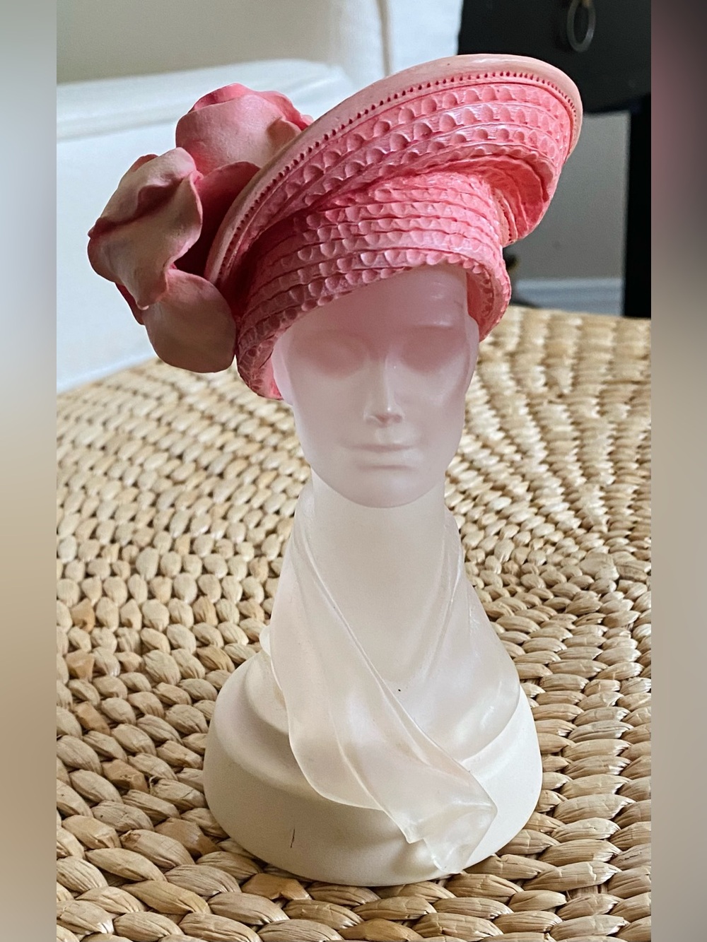 VTG 1999 Just the Right Style Pink Frost Woman Figurine Hat 27302 Raine-Willitts